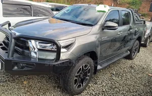 Toyota Hilux 2022 Green
