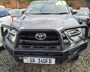 Toyota Hilux 2022 Green