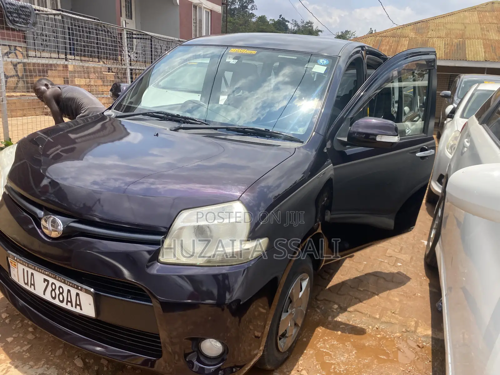 Toyota Sienta 2012 Maroon