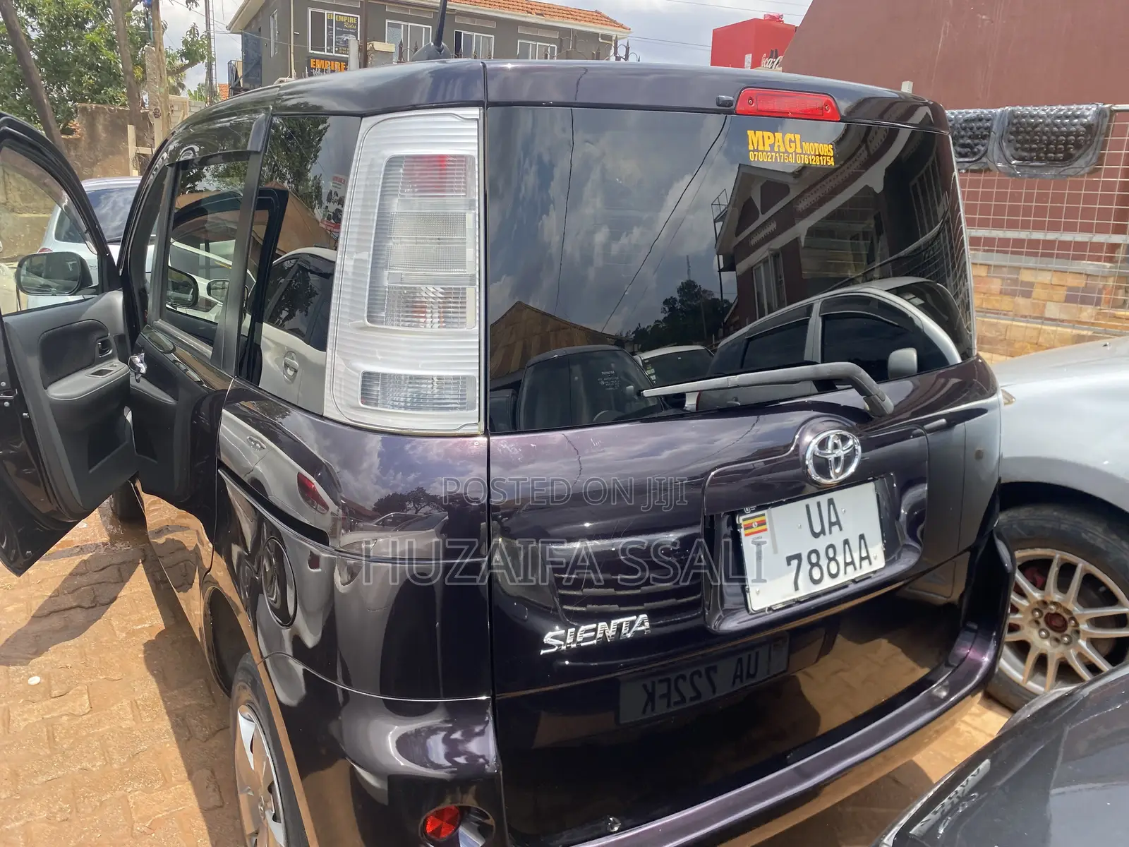 Toyota Sienta 2012 Maroon