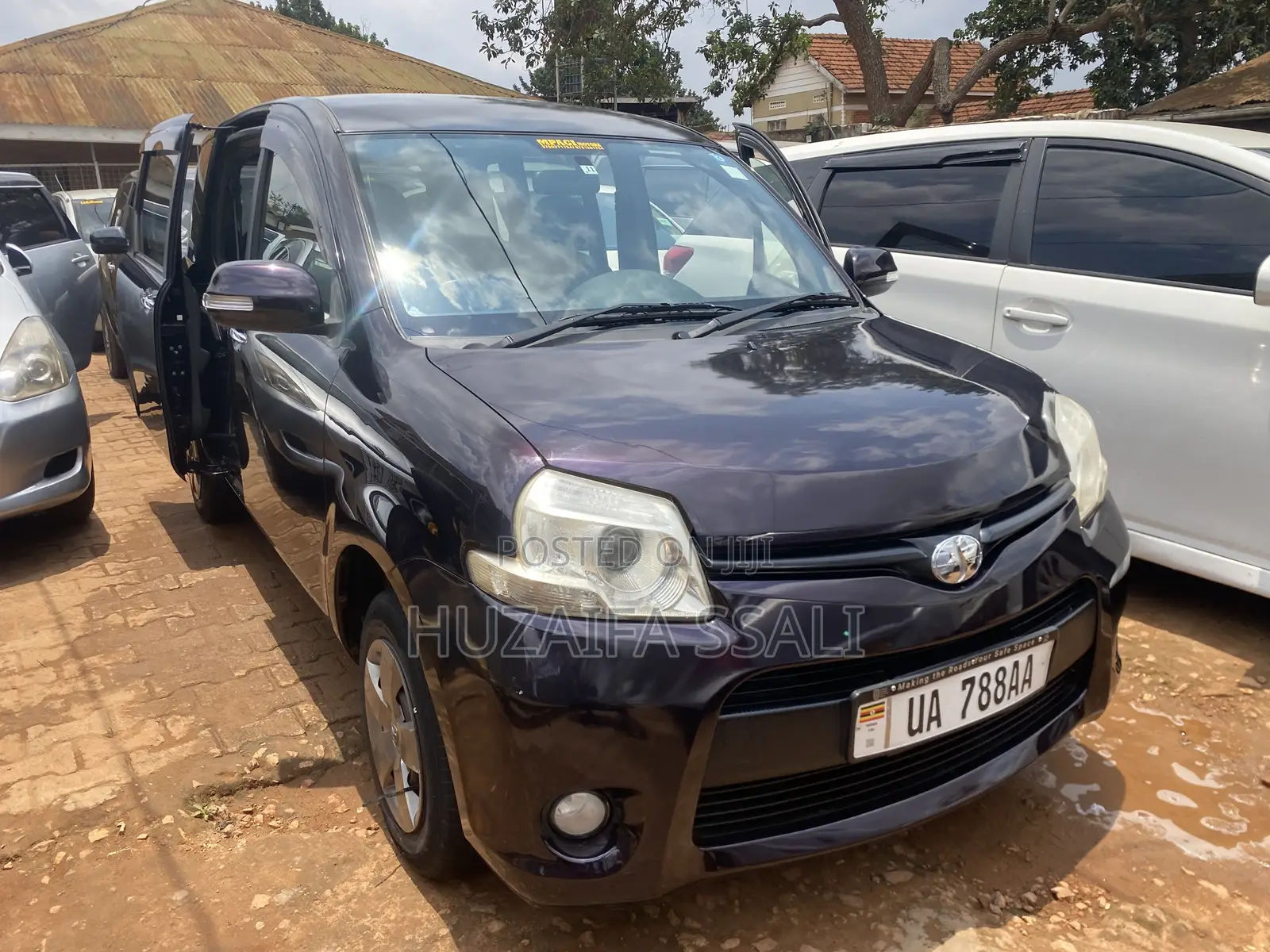 Toyota Sienta 2012 Maroon