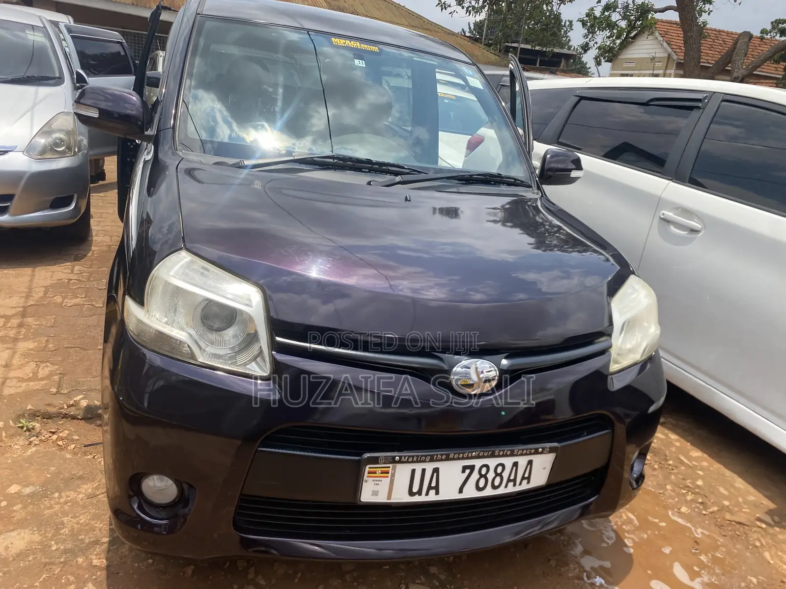 Toyota Sienta 2012 Maroon