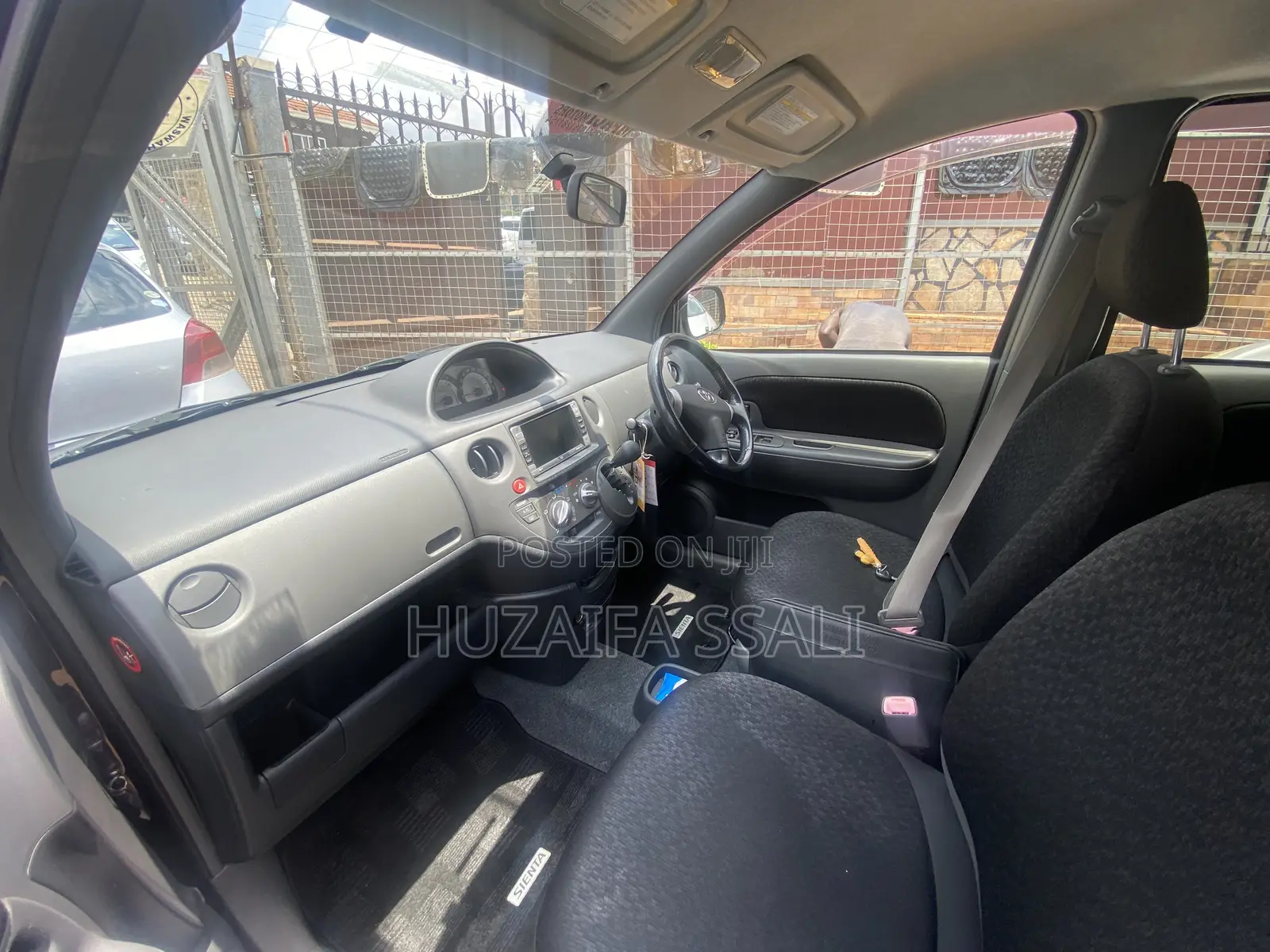 Toyota Sienta 2012 Maroon