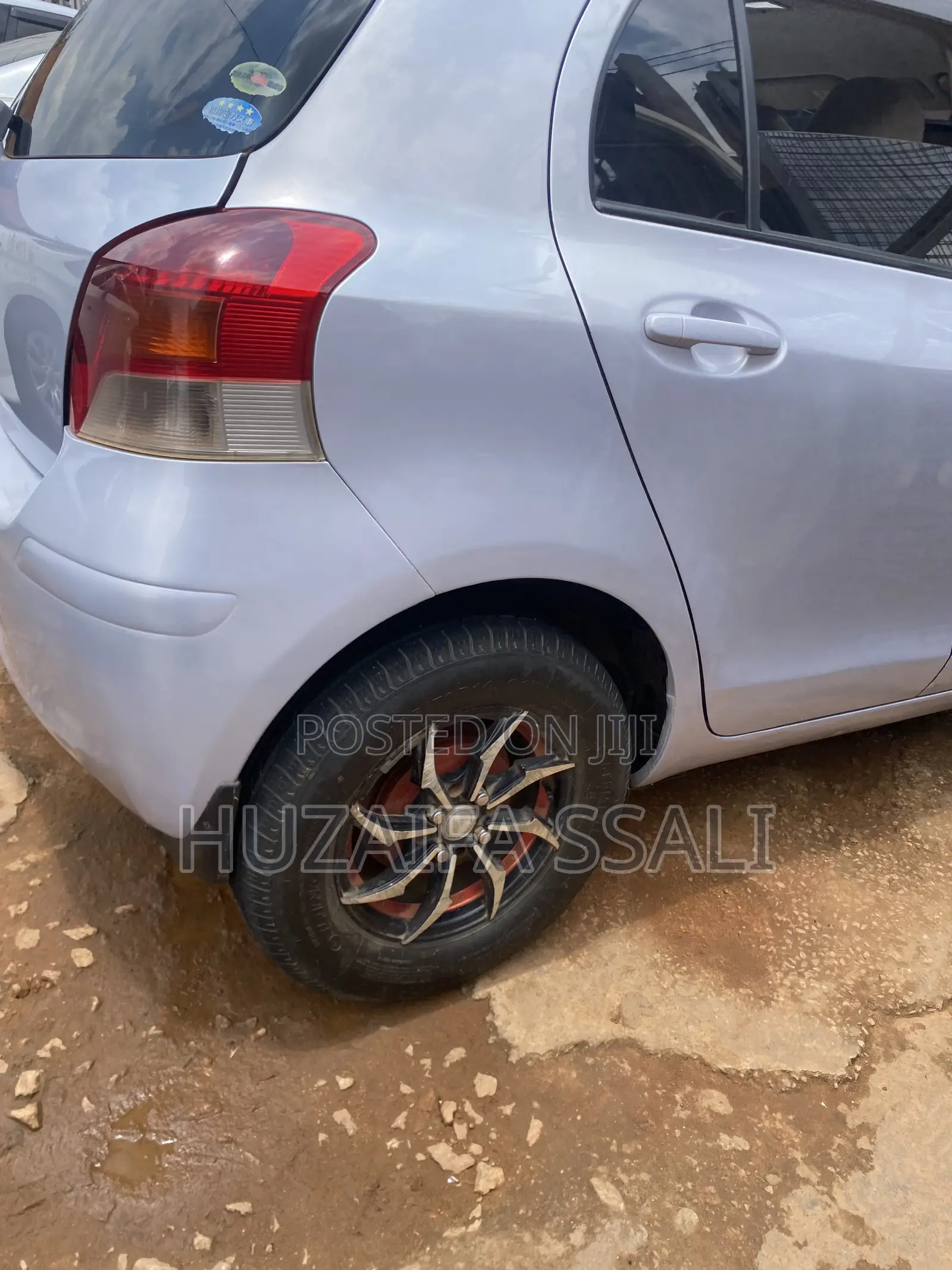 Toyota Vitz 2010 White