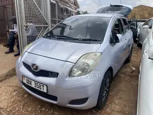 Toyota Vitz 2010 White