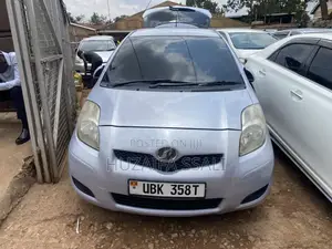 Toyota Vitz 2010 White