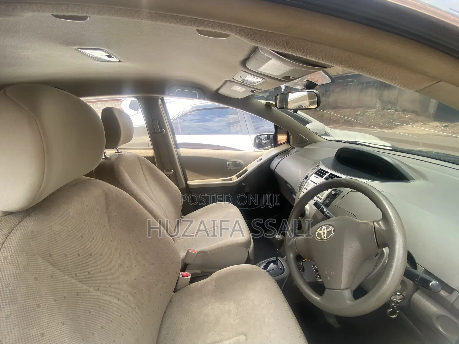 Toyota Vitz 2010 White