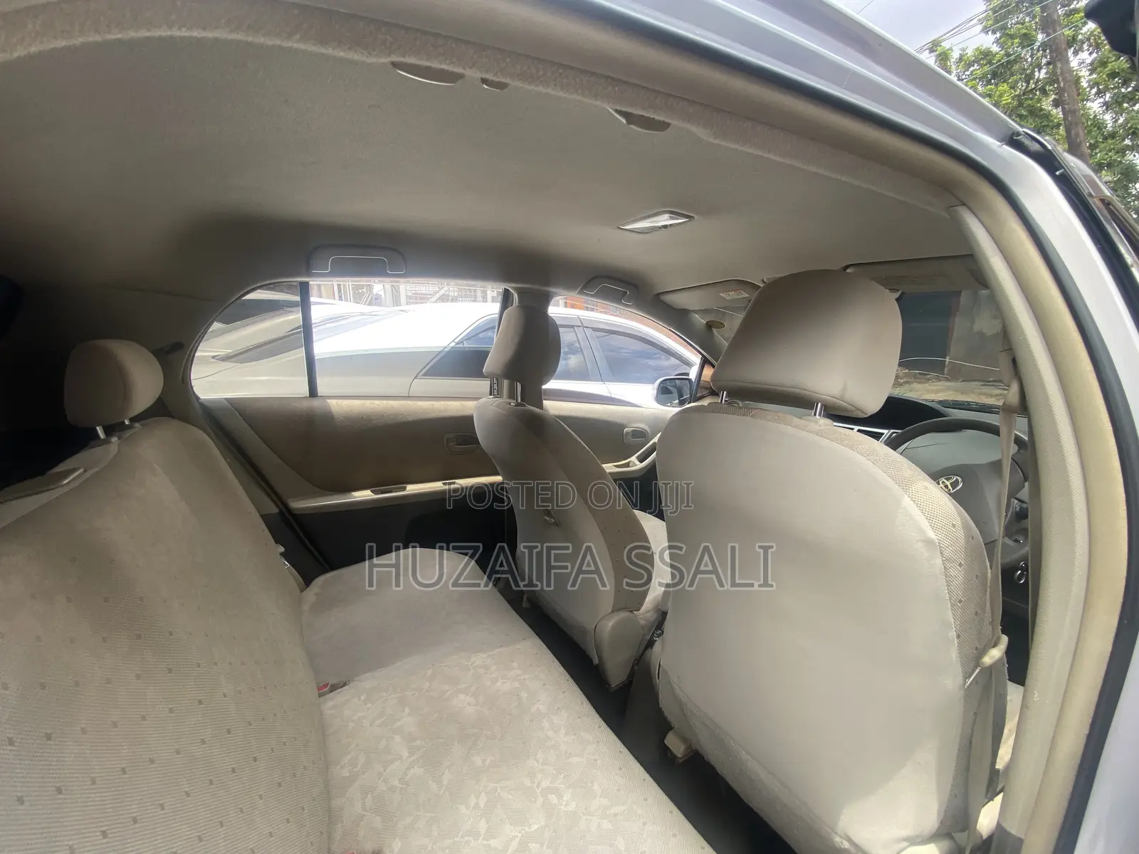 Toyota Vitz 2010 White