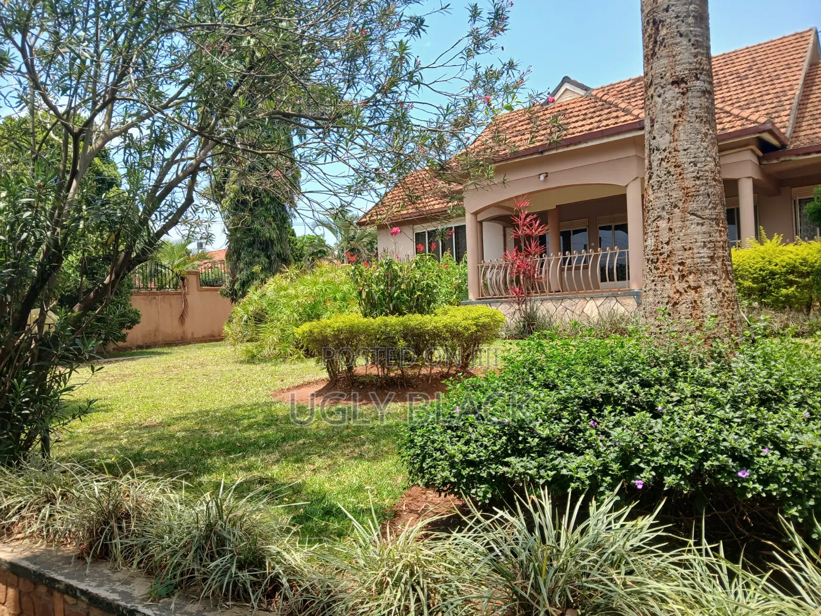7bdrm Bungalow in Makindye for sale
