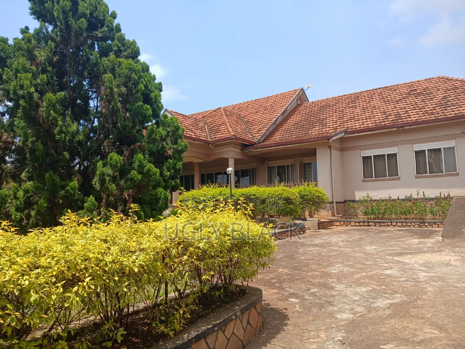 7bdrm Bungalow in Makindye for sale