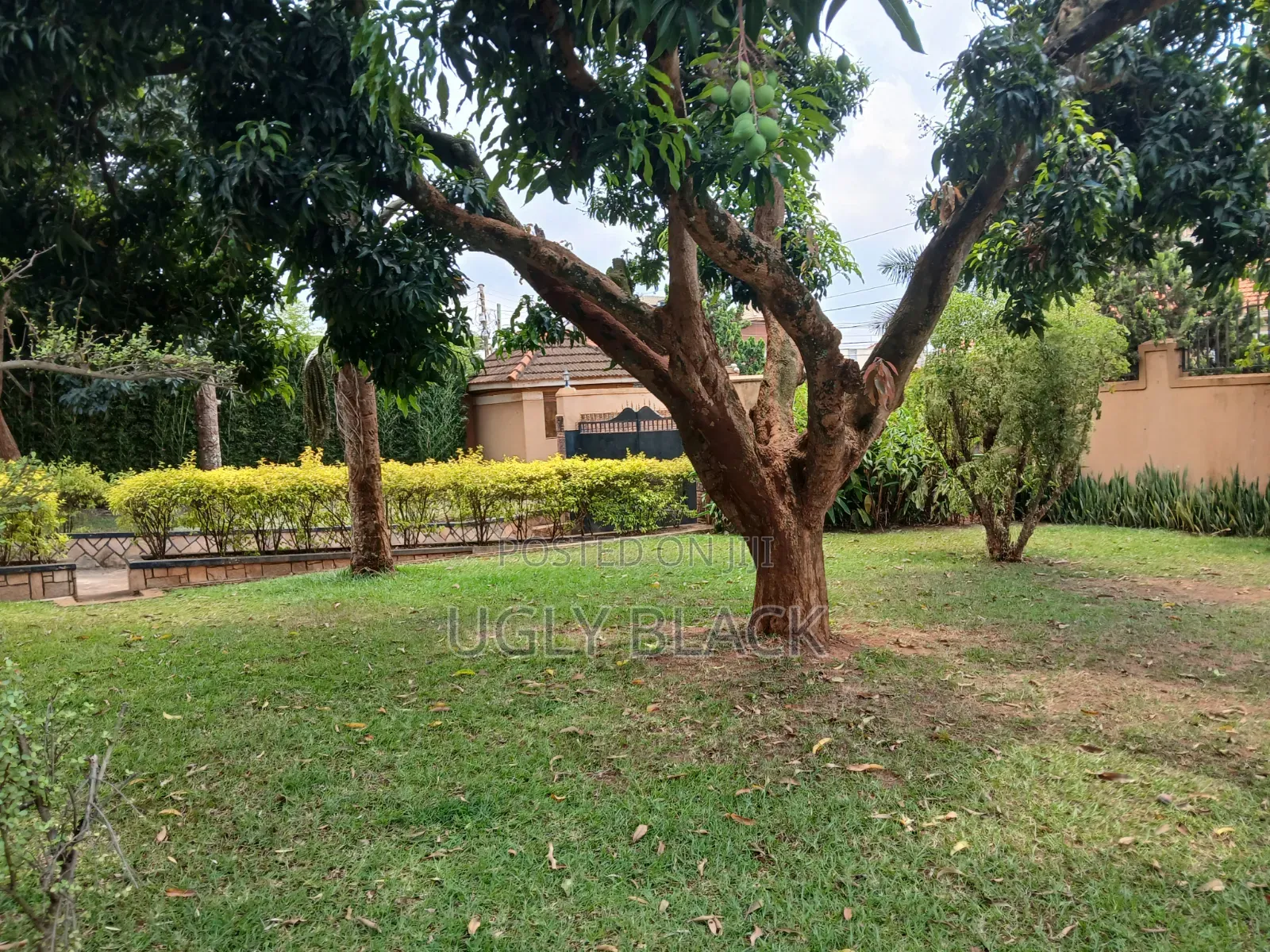7bdrm Bungalow in Makindye for sale