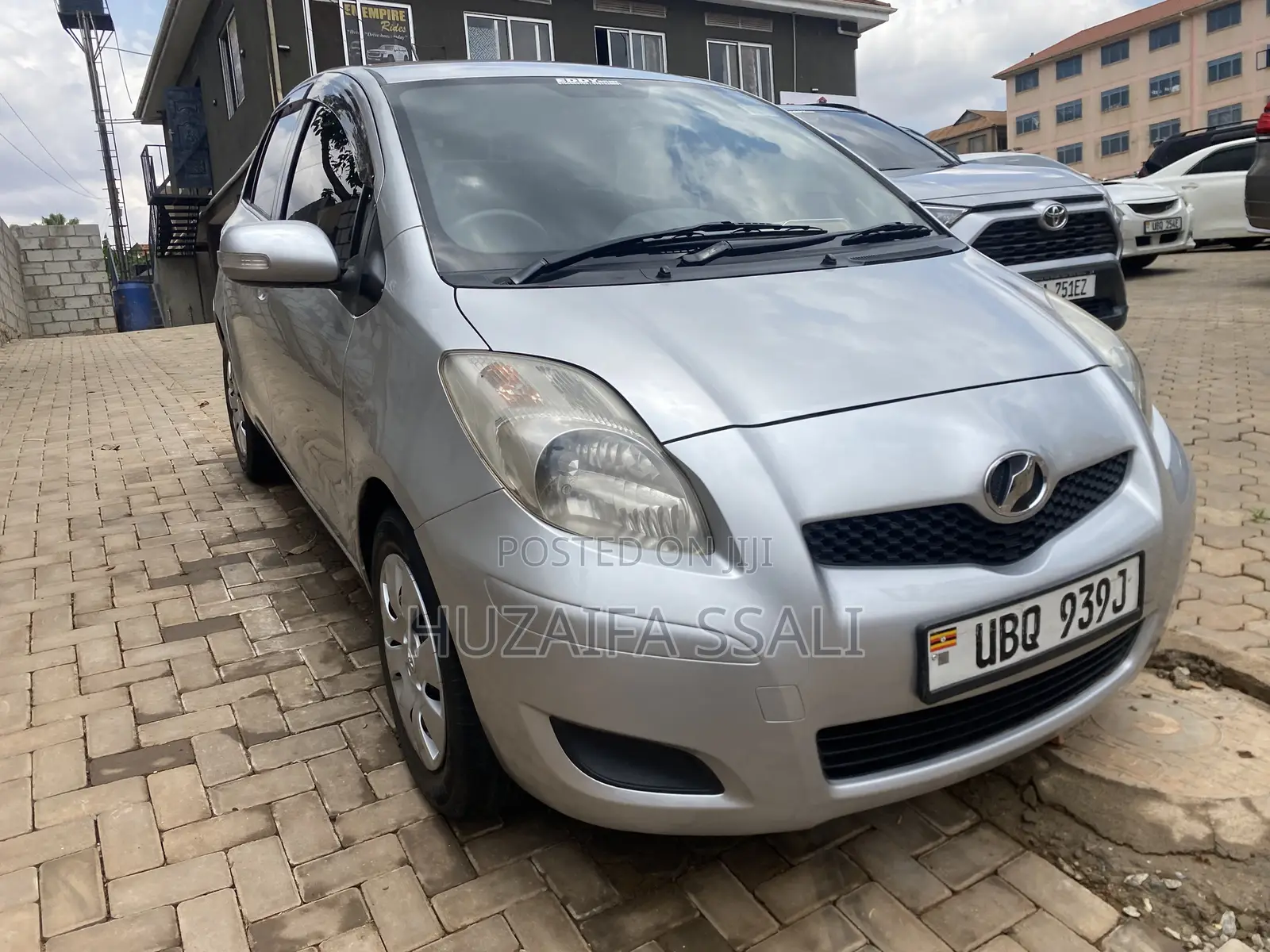 Toyota Vitz 2011 Silver