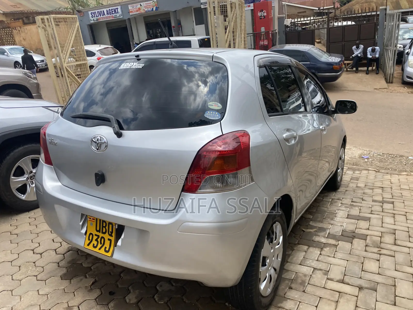 Toyota Vitz 2011 Silver