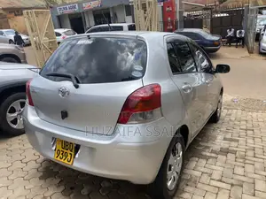 Toyota Vitz 2011 Silver
