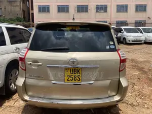 Toyota Vanguard 2012 Gold