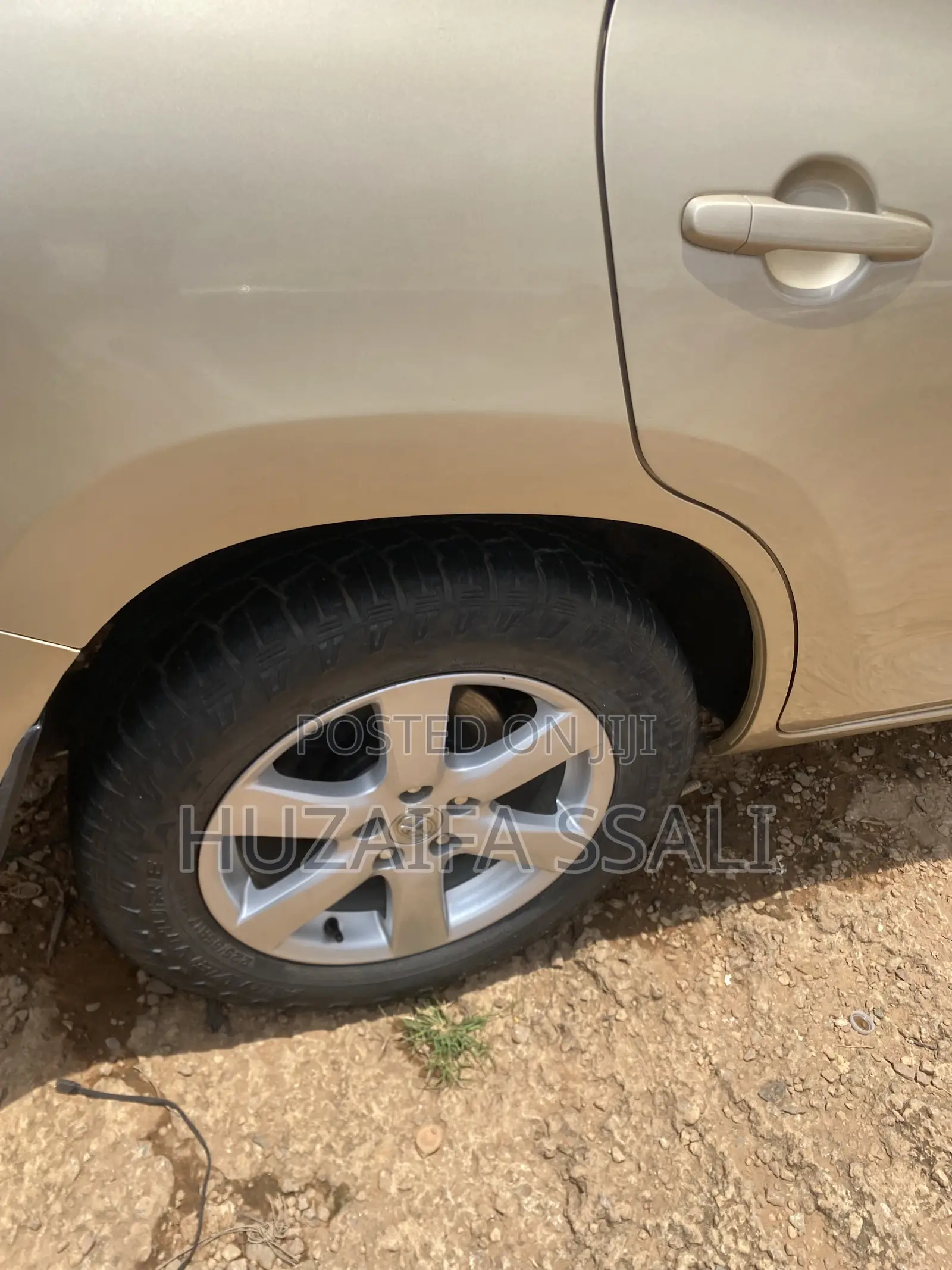 Toyota Vanguard 2012 Gold