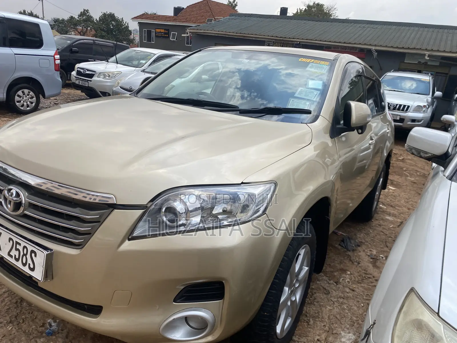 Toyota Vanguard 2012 Gold