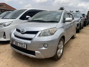 Toyota IST 2010 Silver