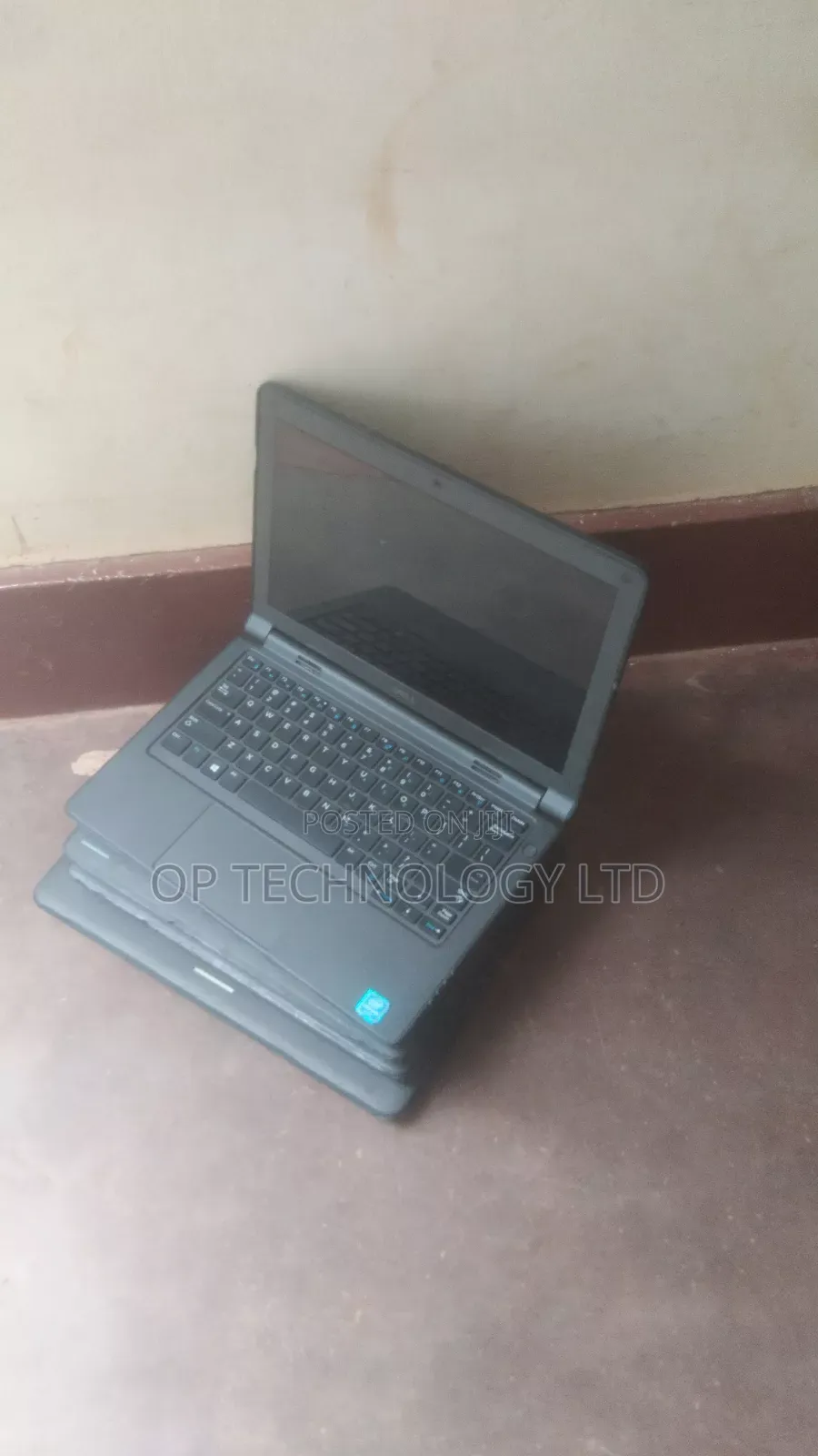 Laptop Dell Latitude 3120 4GB Intel HDD+SSD 128GB