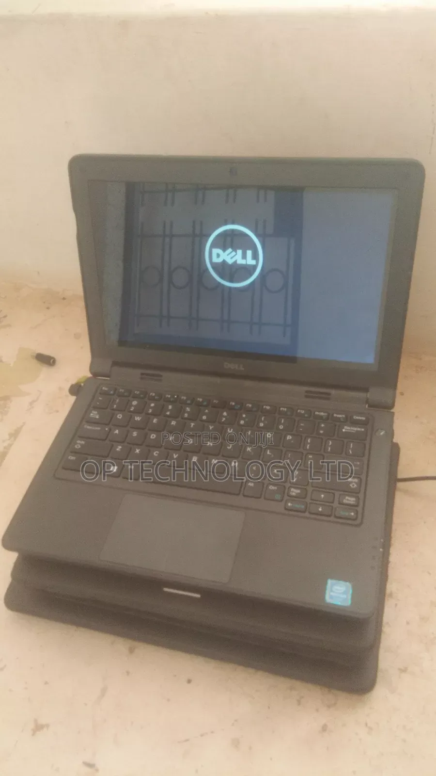 Laptop Dell Latitude 3120 4GB Intel HDD+SSD 128GB
