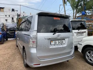 Toyota Noah 2018 White