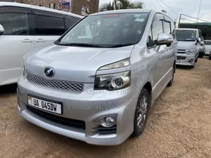 Toyota Noah 2018 White