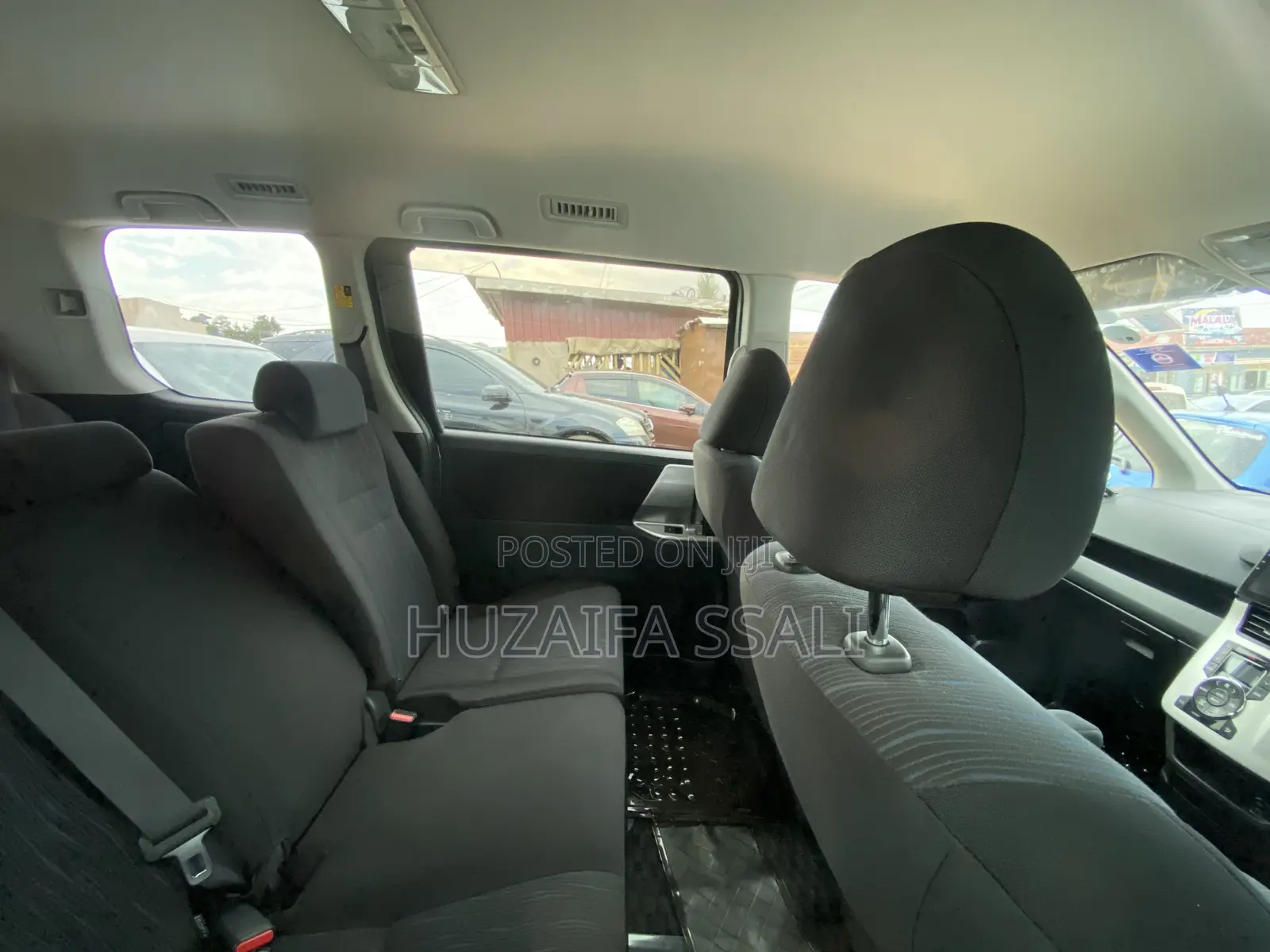 Toyota Noah 2018 White