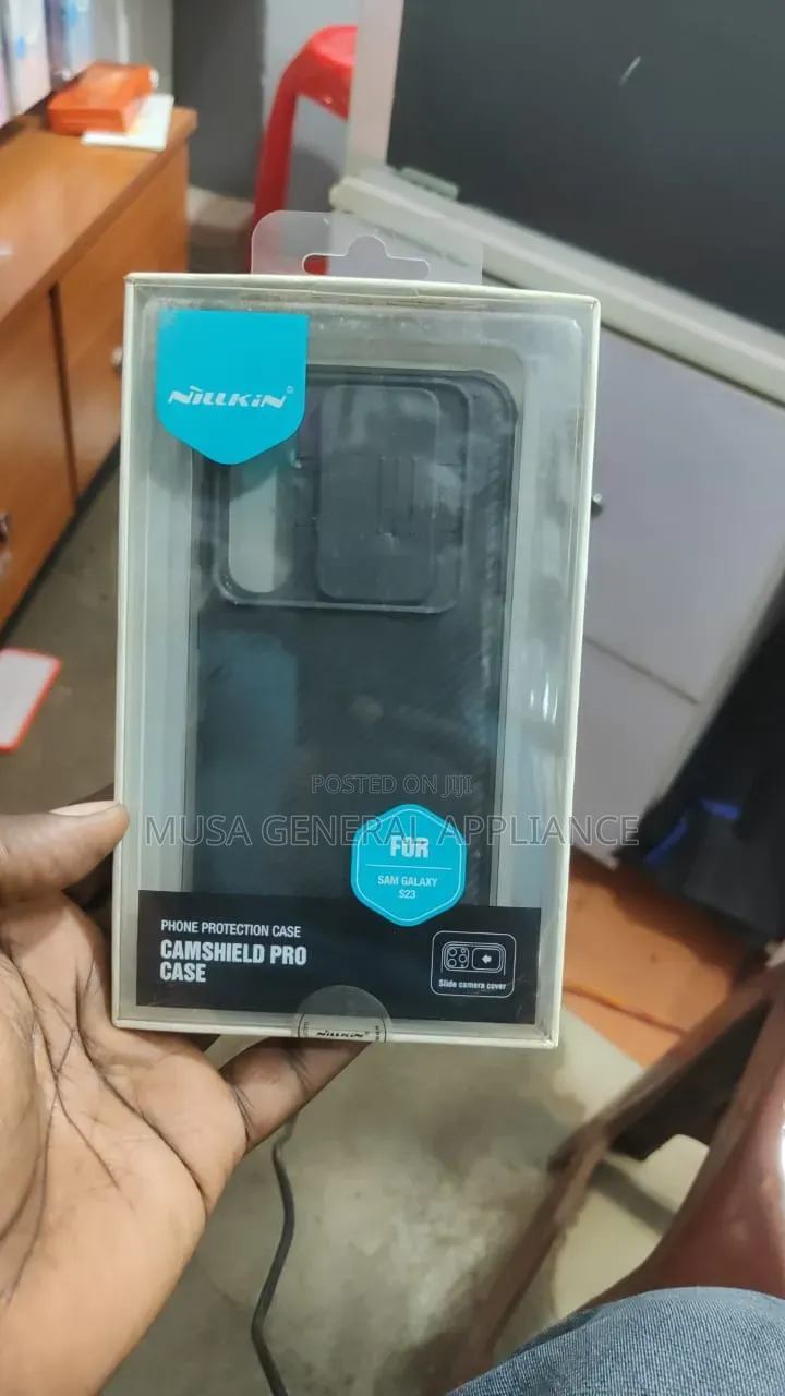 Samsung Galaxy S23, Featuring Sliding Protect the Camera