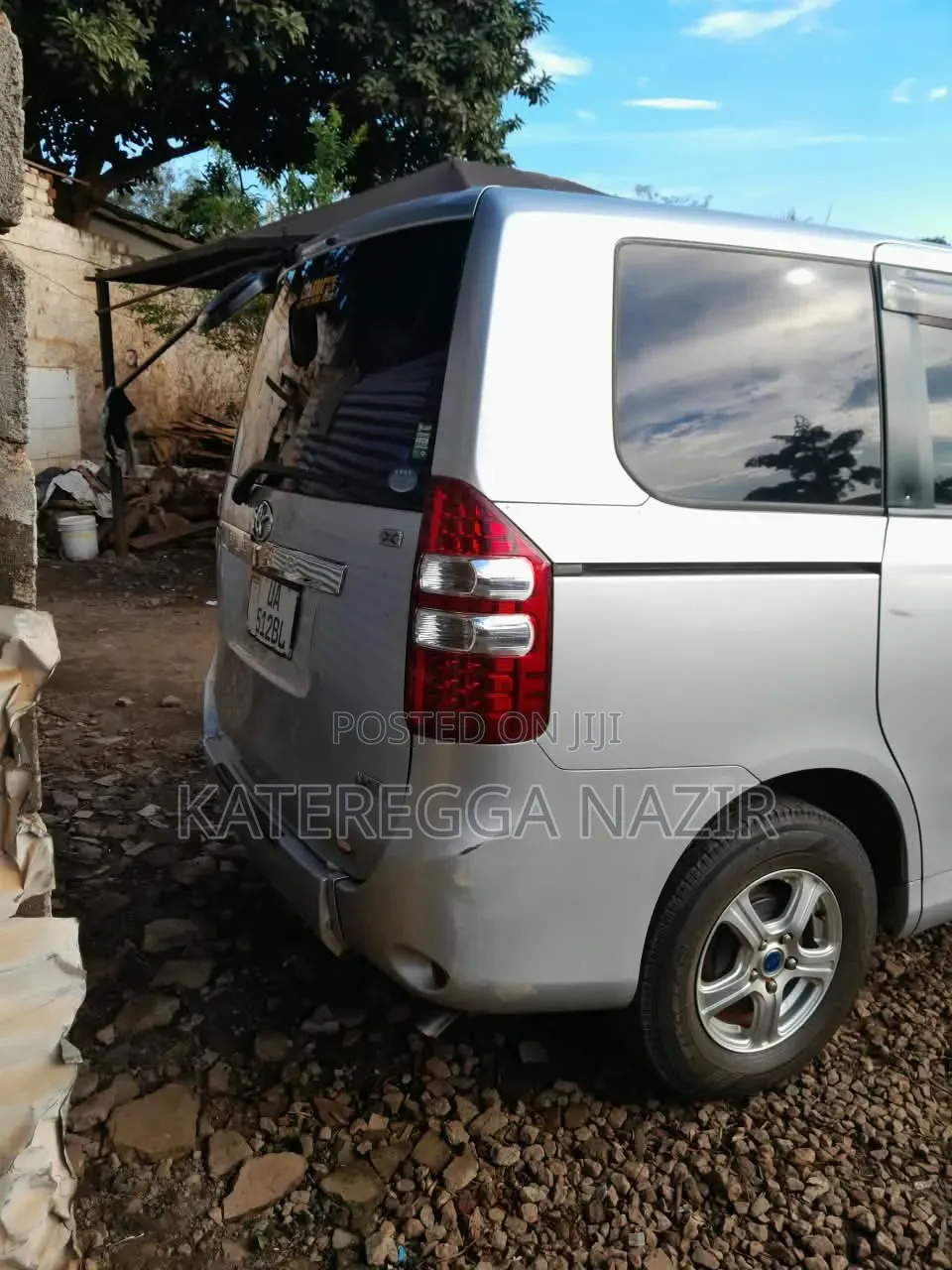 Toyota Noah 2.0 143hp AWD (8 Seater) 2010 Silver