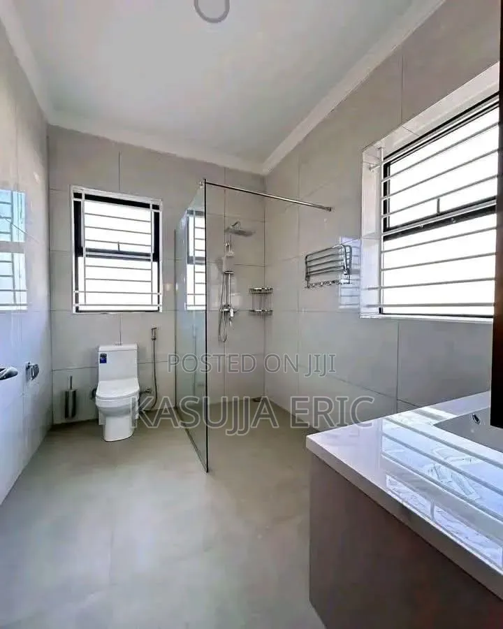 5bdrm Mansion in Kalinaki, Nakawa for rent