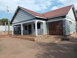 3bdrm Bungalow in Kalule Zone, Kawempe for rent