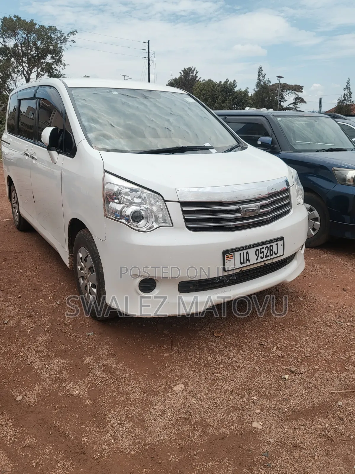 Toyota Noah 2012 White