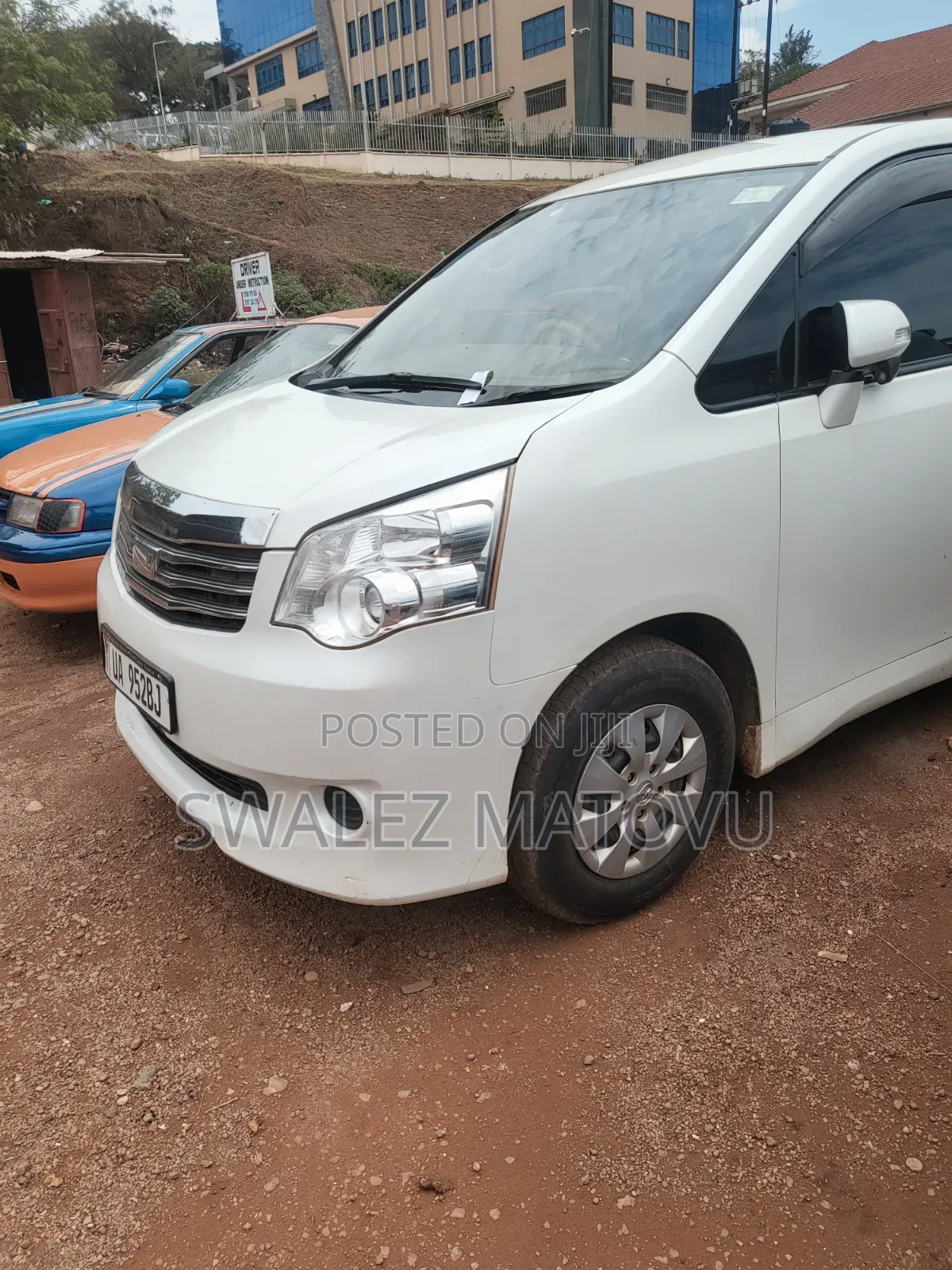 Toyota Noah 2012 White