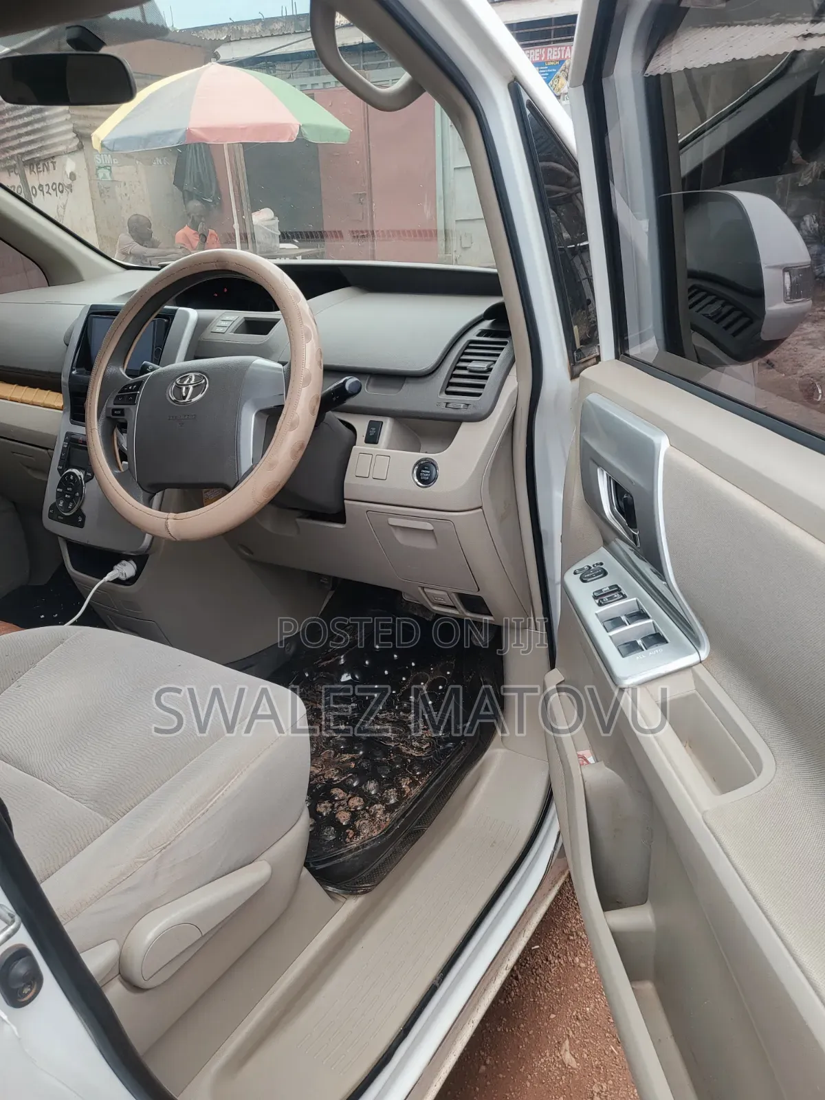 Toyota Noah 2012 White