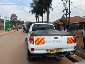 Mitsubishi L200 1999 White