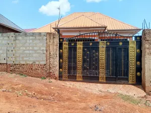 3bdrm House in Kitemu Masaka Rd At, Kawempe for sale