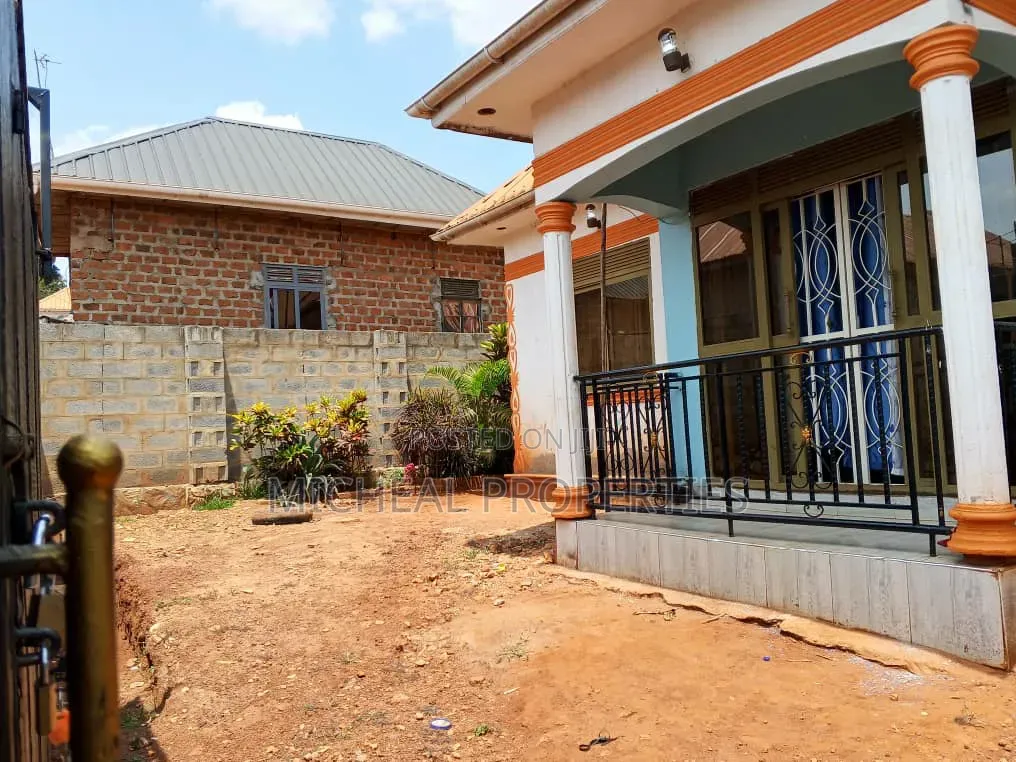 3bdrm House in Kitemu Masaka Rd At, Kawempe for sale