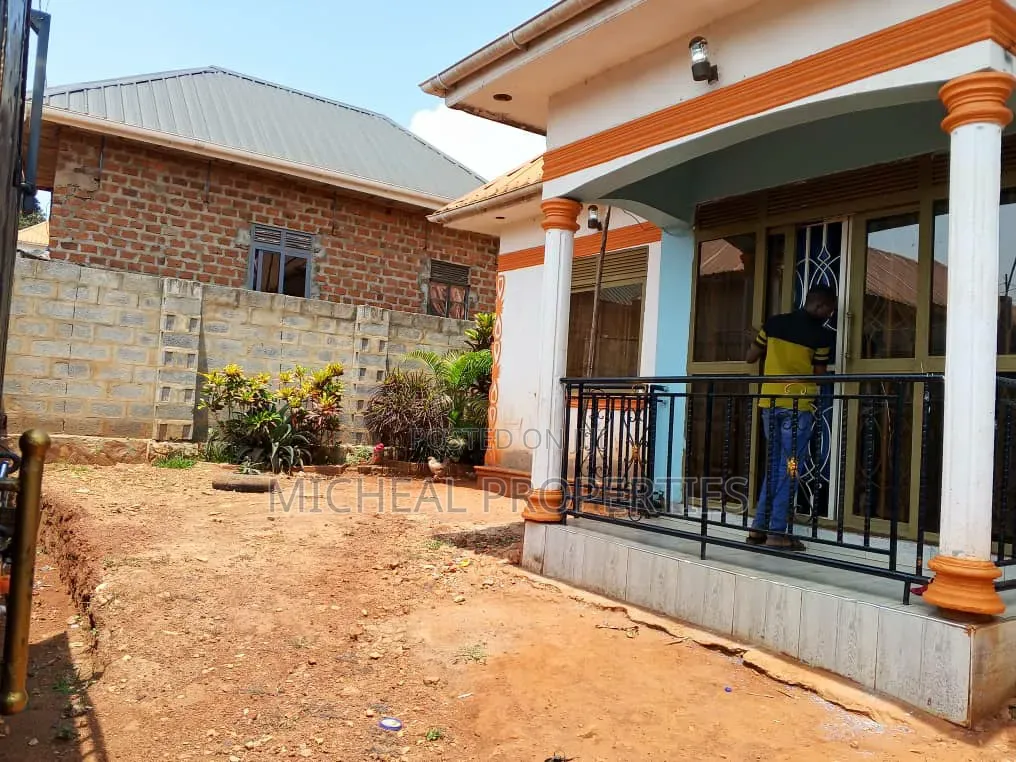 3bdrm House in Kitemu Masaka Rd At, Kawempe for sale