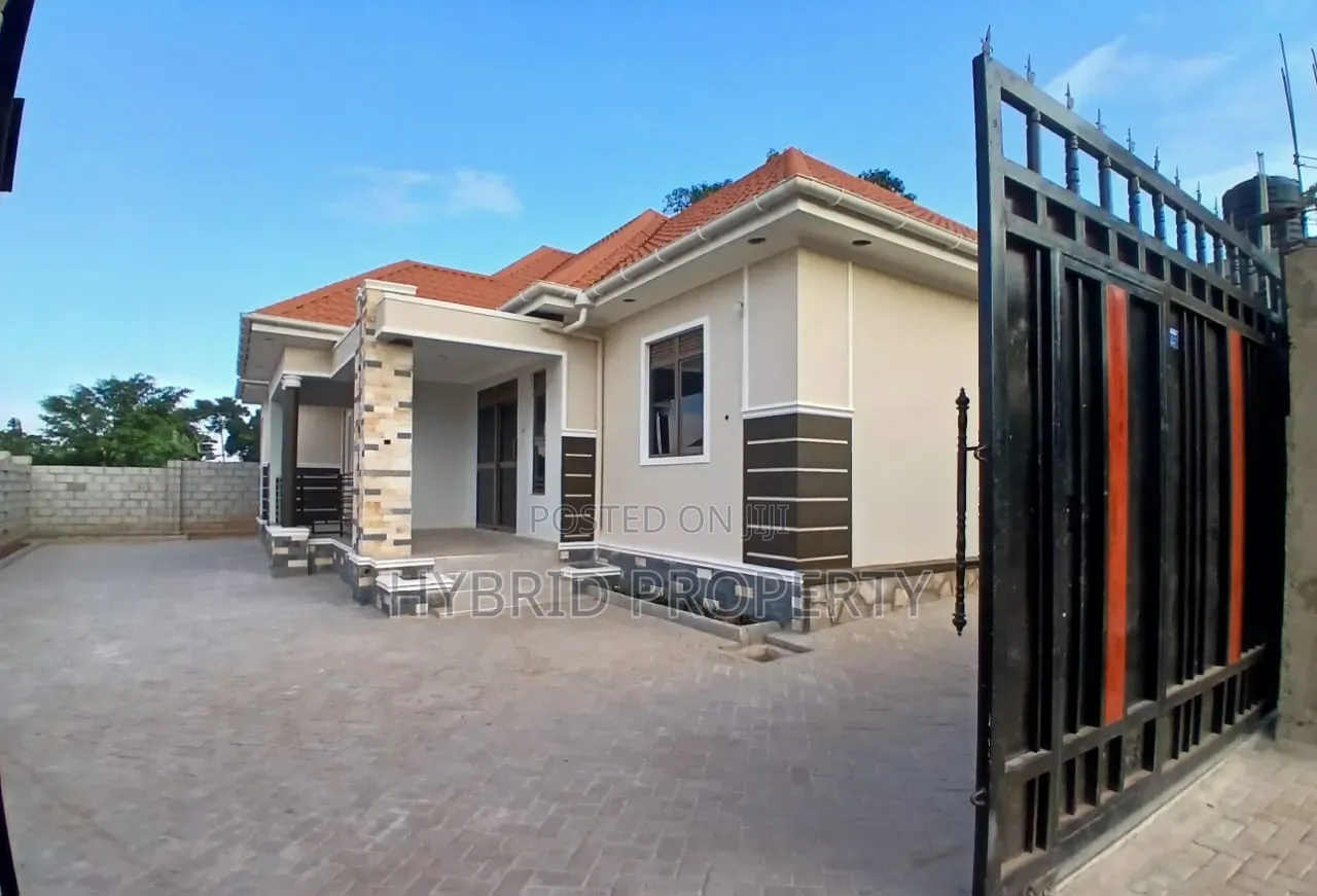 4bdrm Apartment in Wakiso Town Along for sale