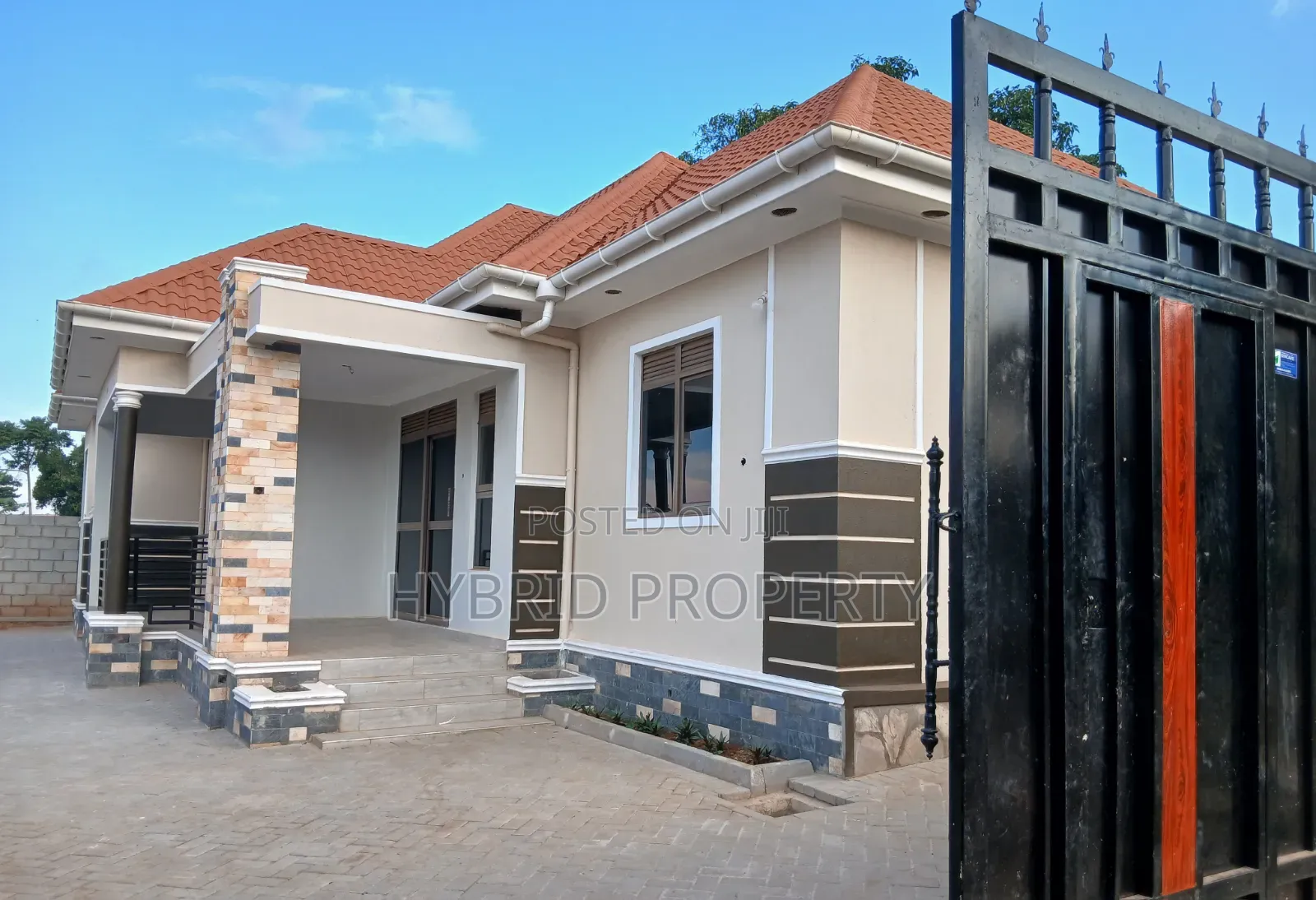 4bdrm Apartment in Wakiso Town Along for sale
