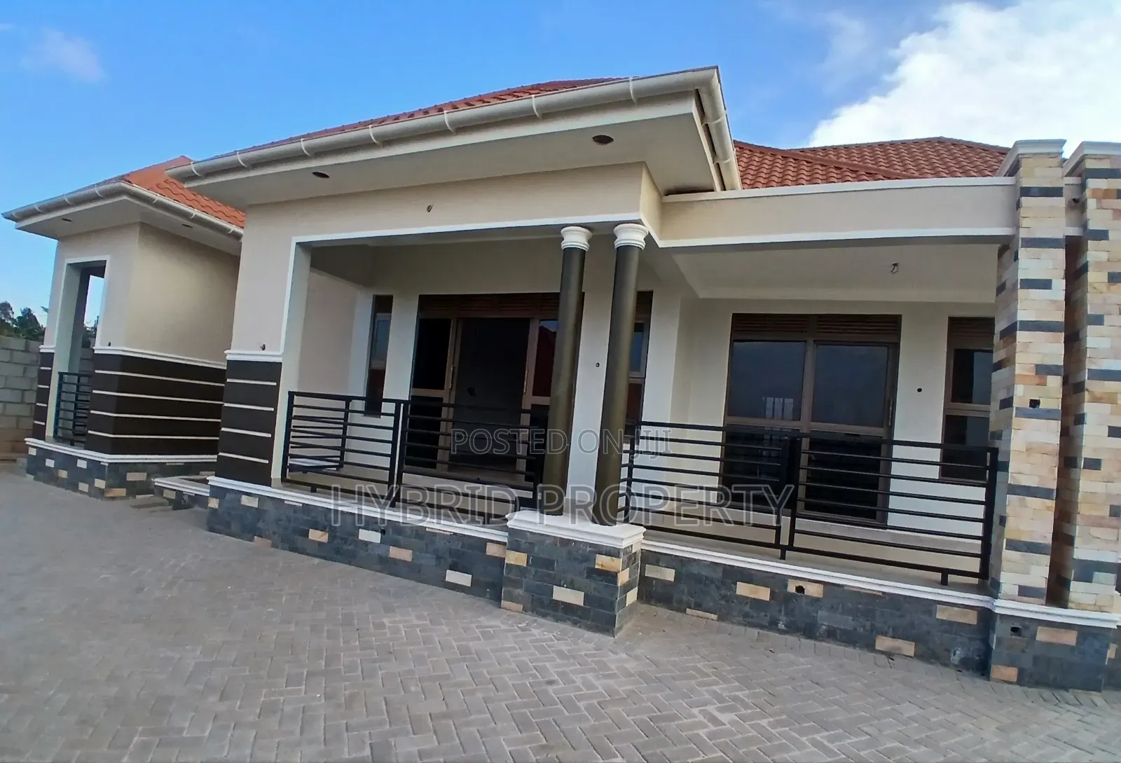 4bdrm Apartment in Wakiso Town Along for sale