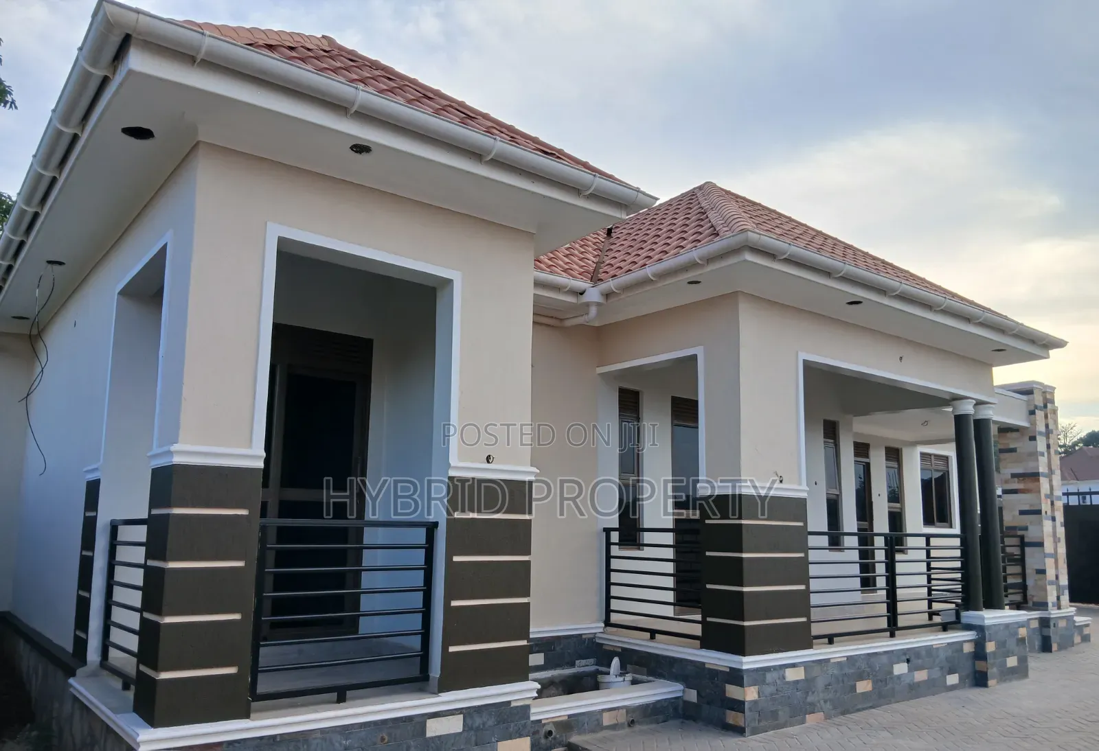 4bdrm Apartment in Wakiso Town Along for sale