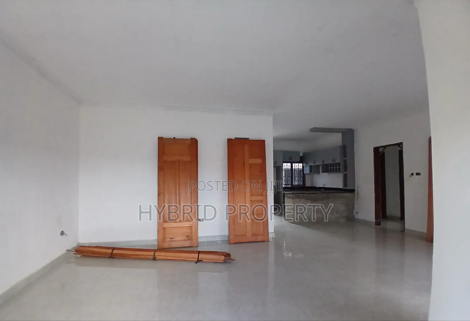 4bdrm Apartment in Wakiso Town Along for sale