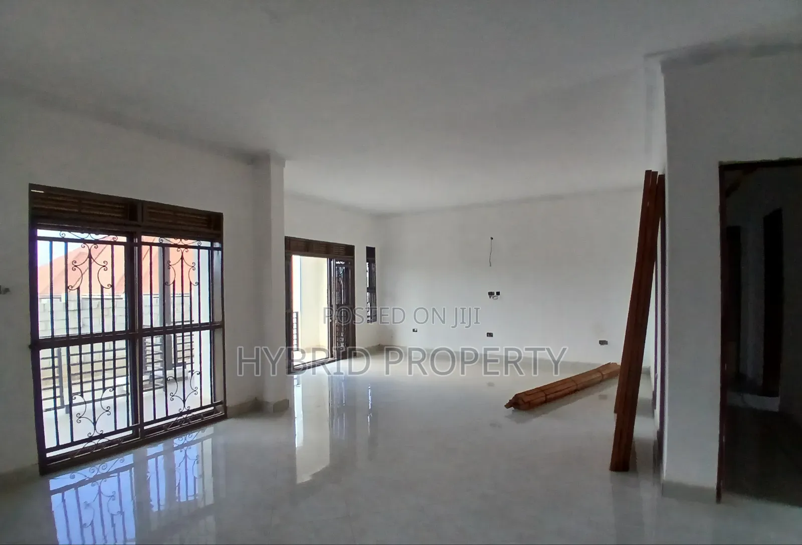 4bdrm Apartment in Wakiso Town Along for sale