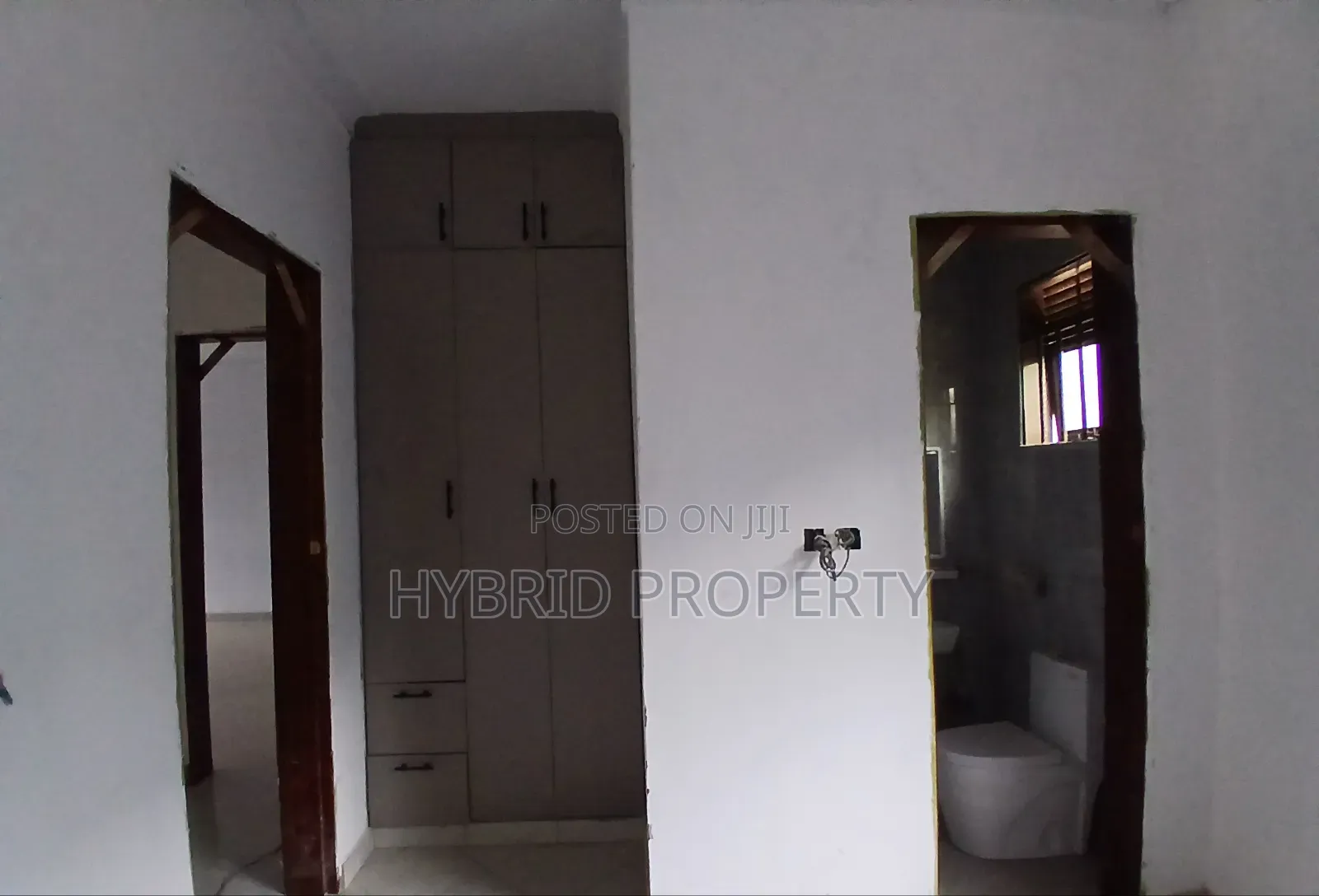 4bdrm Apartment in Wakiso Town Along for sale