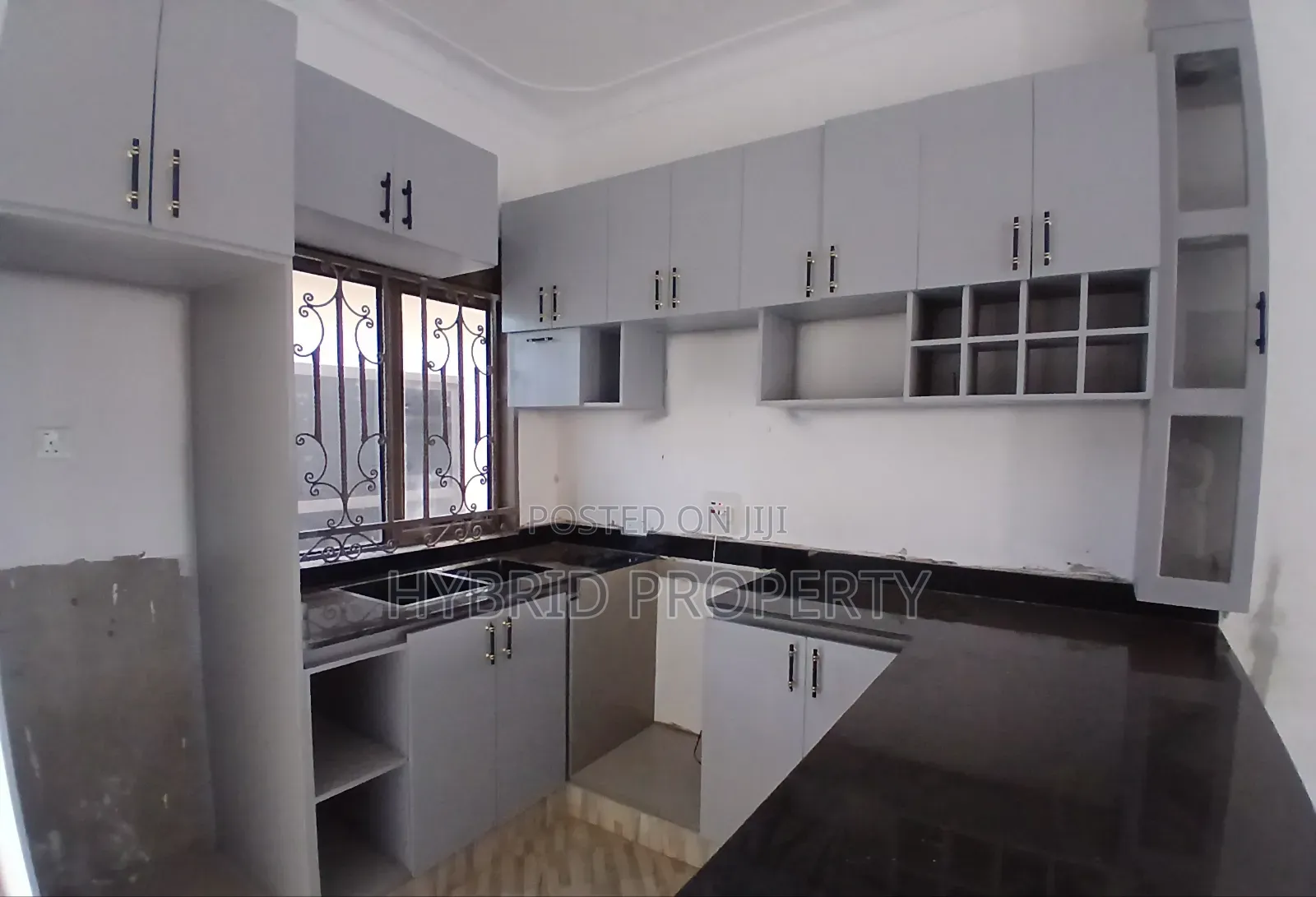 4bdrm Apartment in Wakiso Town Along for sale