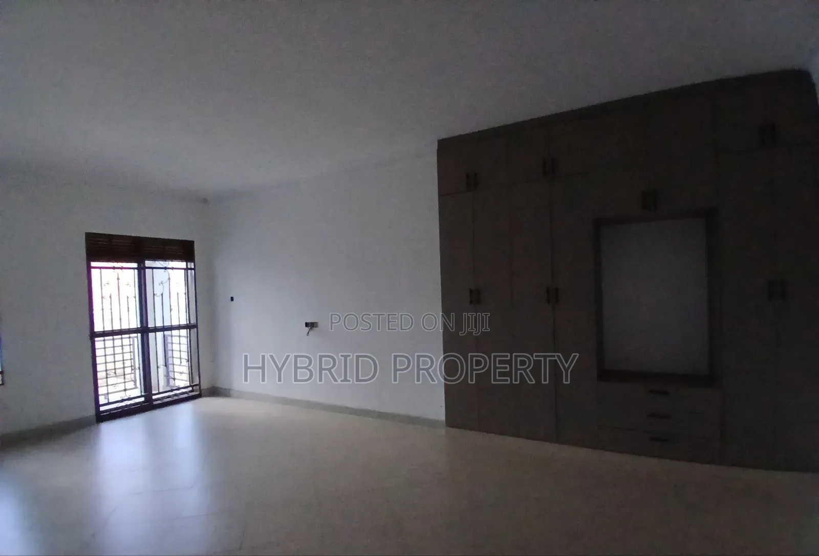 4bdrm Apartment in Wakiso Town Along for sale
