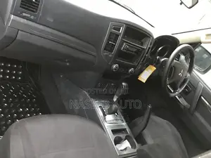Mitsubishi Pajero 3.0 2010 Silver