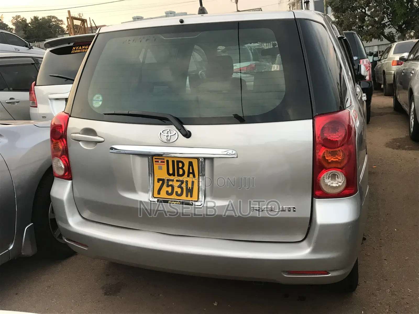 Toyota Raum 2006 Silver