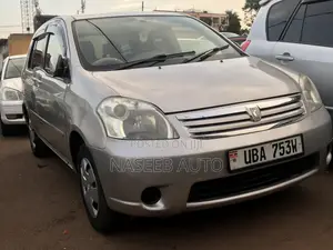 Toyota Raum 2006 Silver